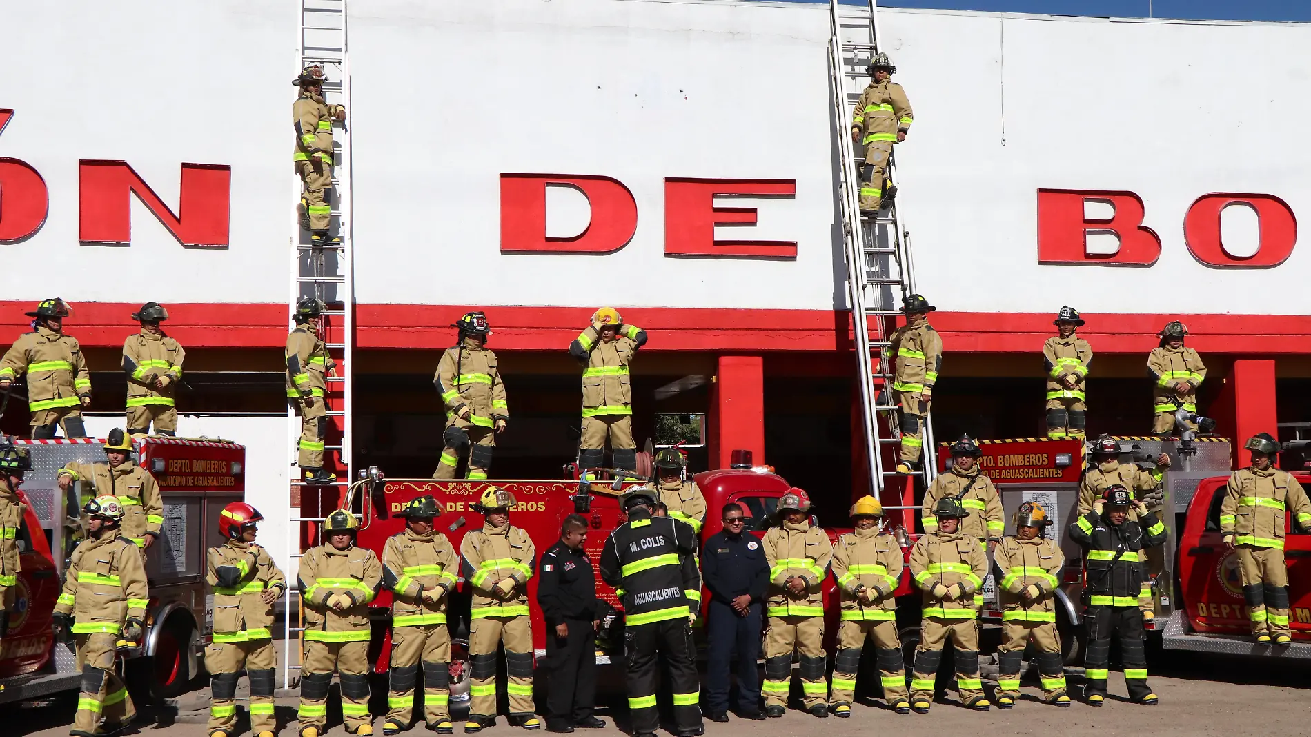 BOMBEROS ENTREGA DE EQUIPO  (24)